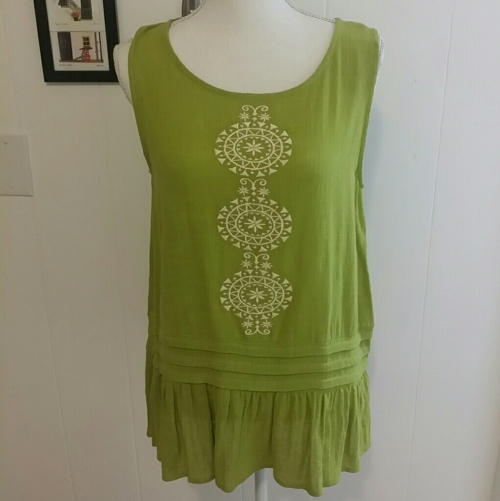 Umgee Boho lime flowy top with crochet detail